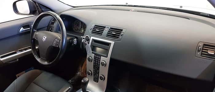 https://www.automaniac.org/resources/images/model/1011/2007_volvo_v50_interior.jpg